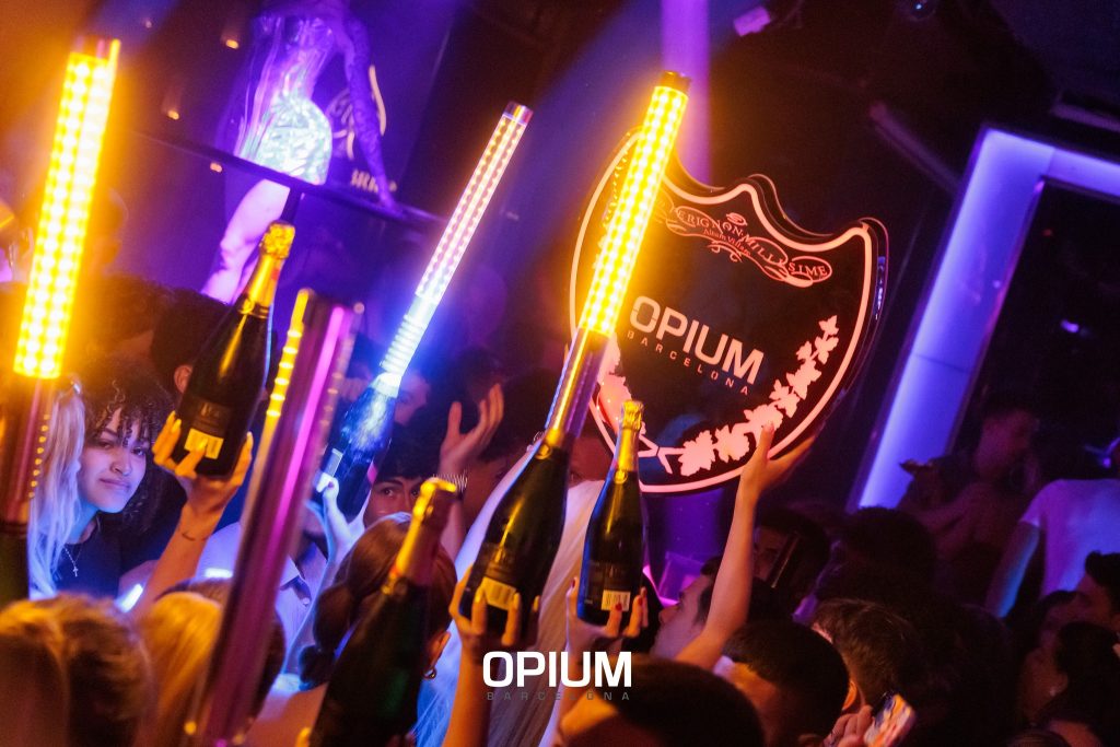 Opium Barcelona nightclub en la playa