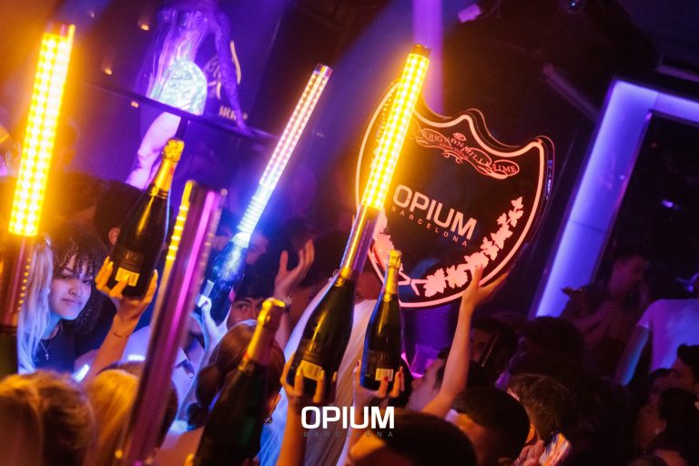 Opium Barcelona nightclub en la playa